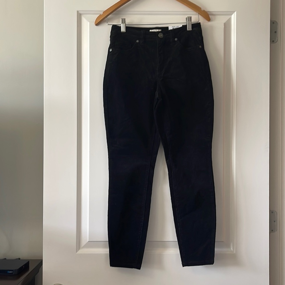 STYLE & CO Deep Black Curvy Skinny Pants Sz 4P NWT!